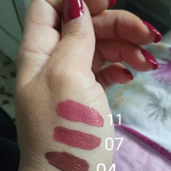 💋Luxury 18 hr wear Lipstick~NEW~French Beige 04💄 - Picture 6 of 8